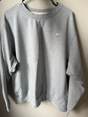 Nike Men’s XL Light Gray Crewneck Sweatshirt